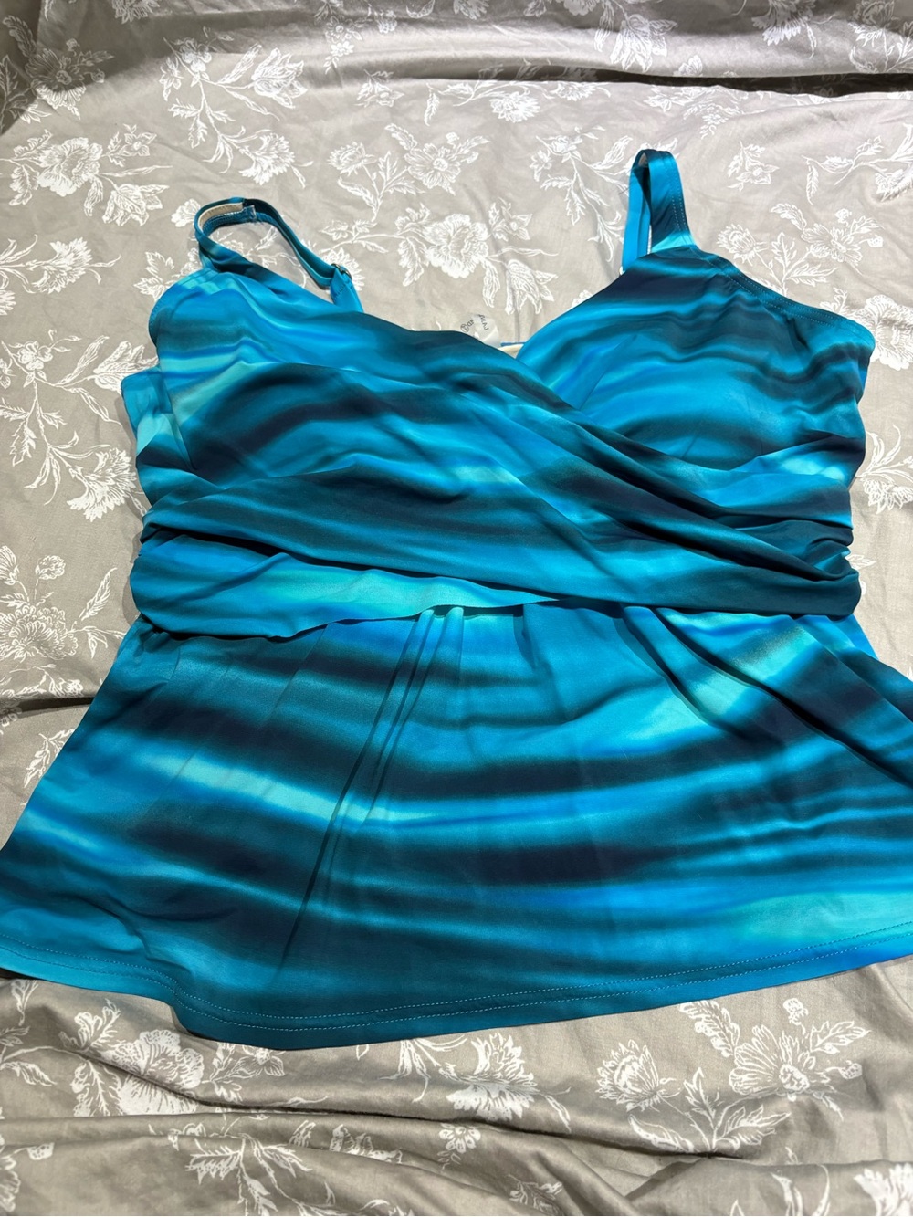 Lands End blue ombré tankini swim top 18W DDD underwire bra top